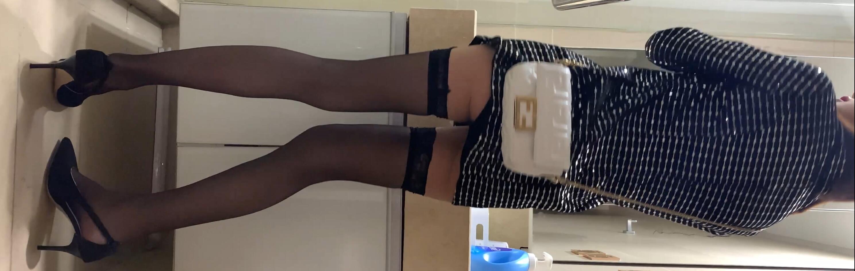 街拍黑丝美女 | 高跟美腿诱惑 4K画质呈现夜晚黑丝风采