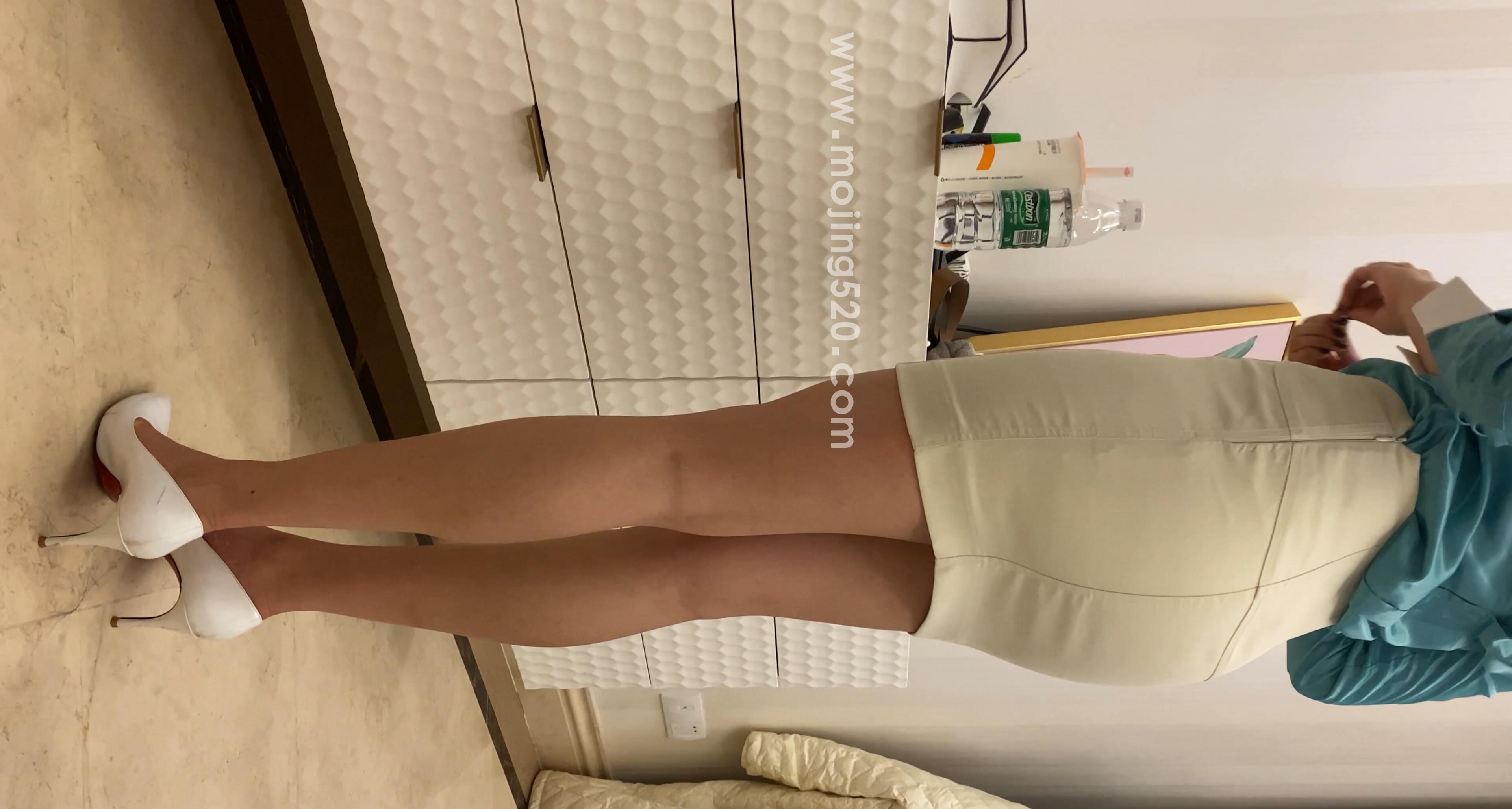 街拍美腿 职业装肉丝高跟