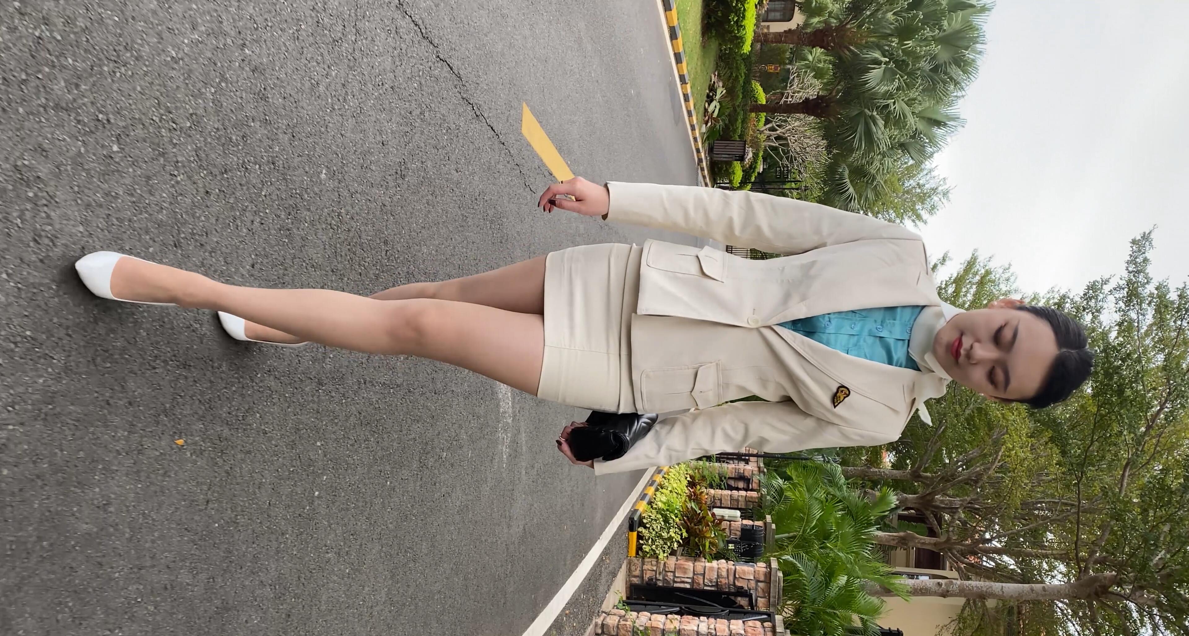 街拍美腿 职业装肉丝高跟