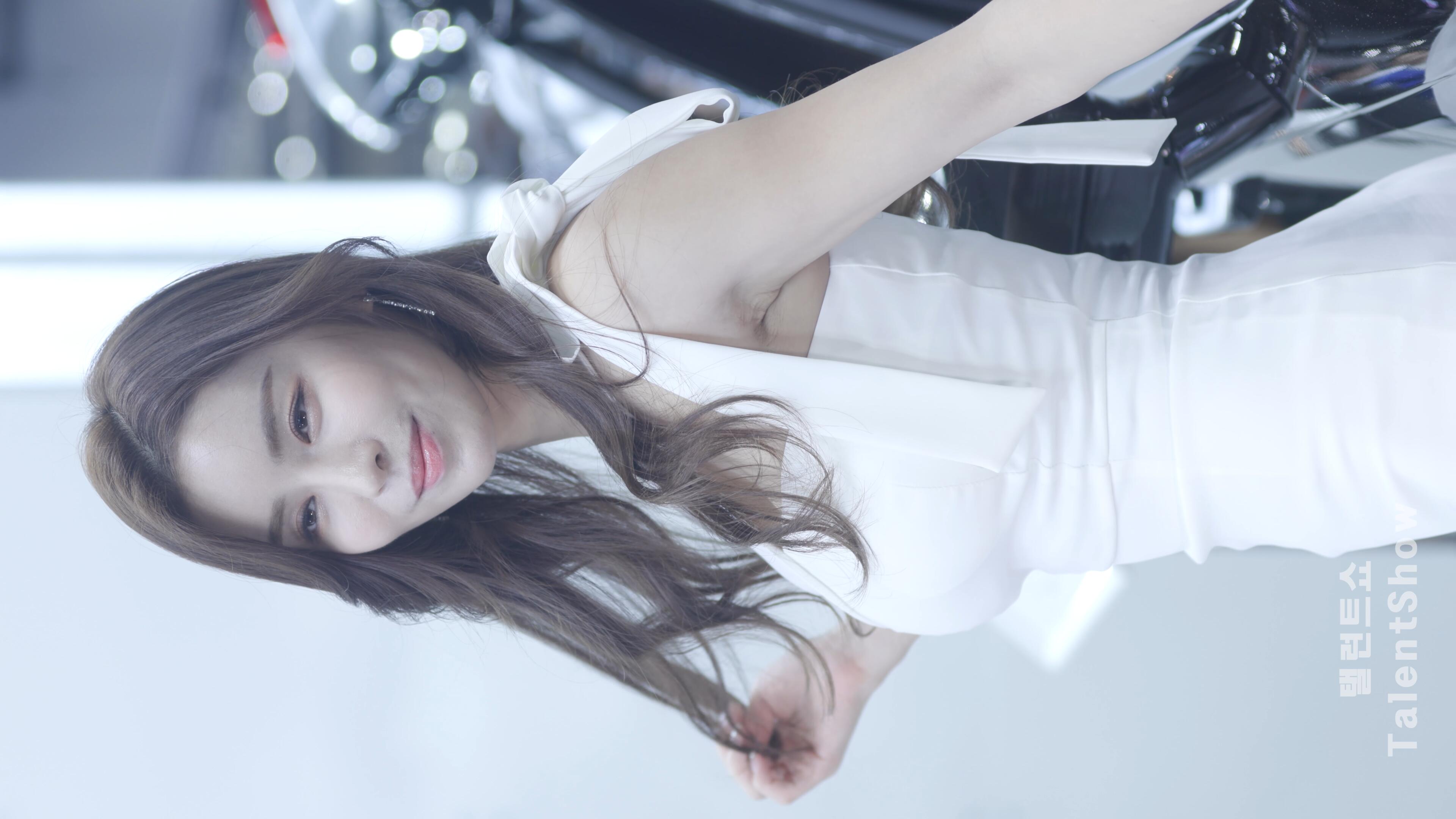 8K画质 白衣车模 韵味气质容颜 网盘在线看