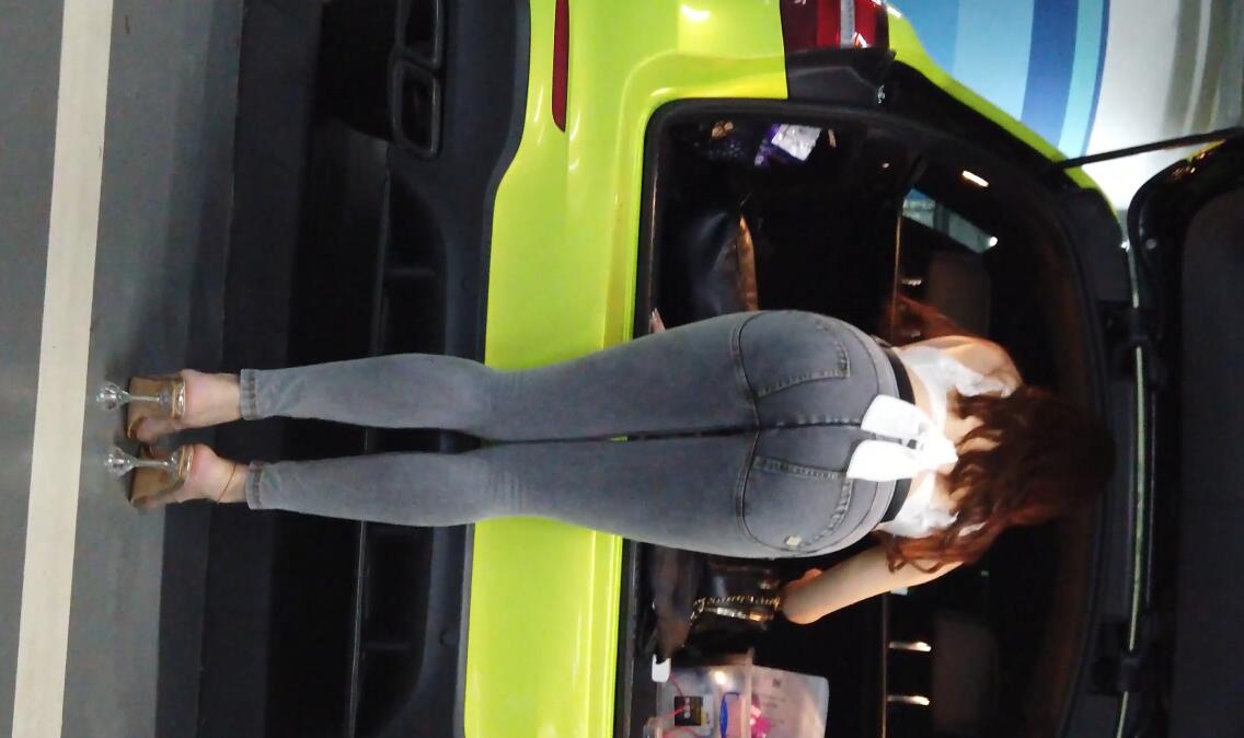 【4K摸拍】紧身牛仔 芝芝Booty